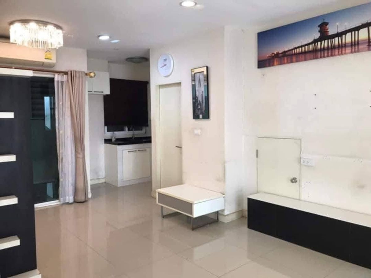 ให้เช่าทาวน์โฮมโชคชัย4 ลาดพร้าว71 : ทาวน์เฮ้าส์ให้เช่า 📍 Baan Klang  Muang Chokchai 4 📍 3 ห้องนอน 3 ห้องน้ำ เฟอร์นิเจอร์ และ เครื่องใช้ไฟฟ้าครบ 