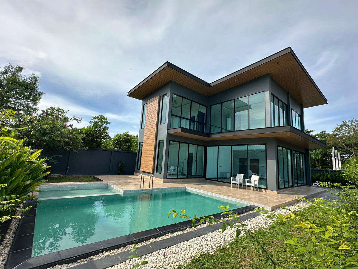 ขายพัทยา บางแสน ชลบุรี สัตหีบ : ลงทุนอย่างชาญฉลาด: การันตีค่าเช่า 6% 3ปี - พูลวิลล่า + Prime EEC Location