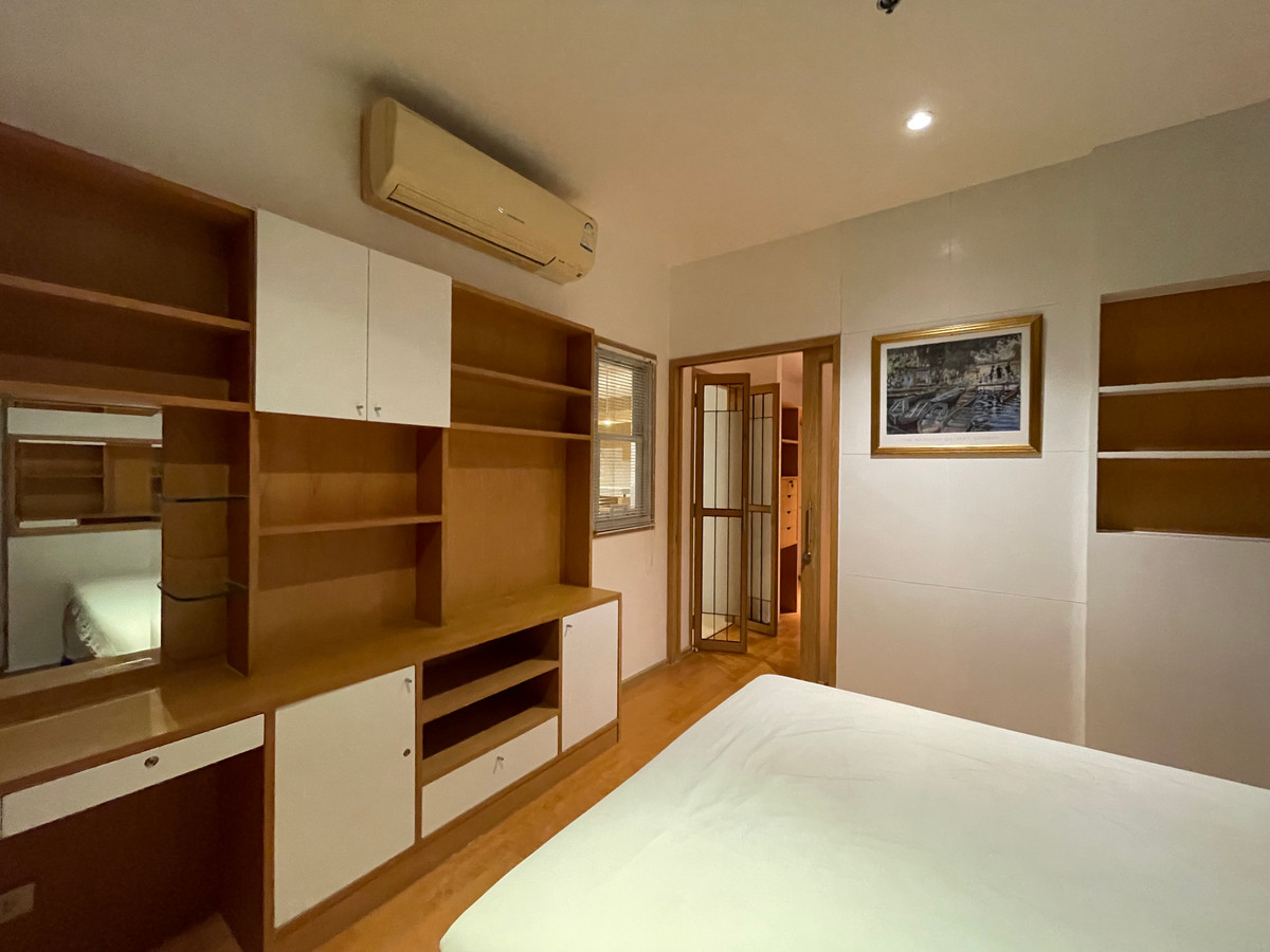 For RentCondoRatchathewi,Phayathai : Villa Ratchathewi 🏢 2 bedrooms width up to 84 sq.w. Height near BTS 200 meters, shady, just 50k per month. • Interested contact 081-152-6154 agent.