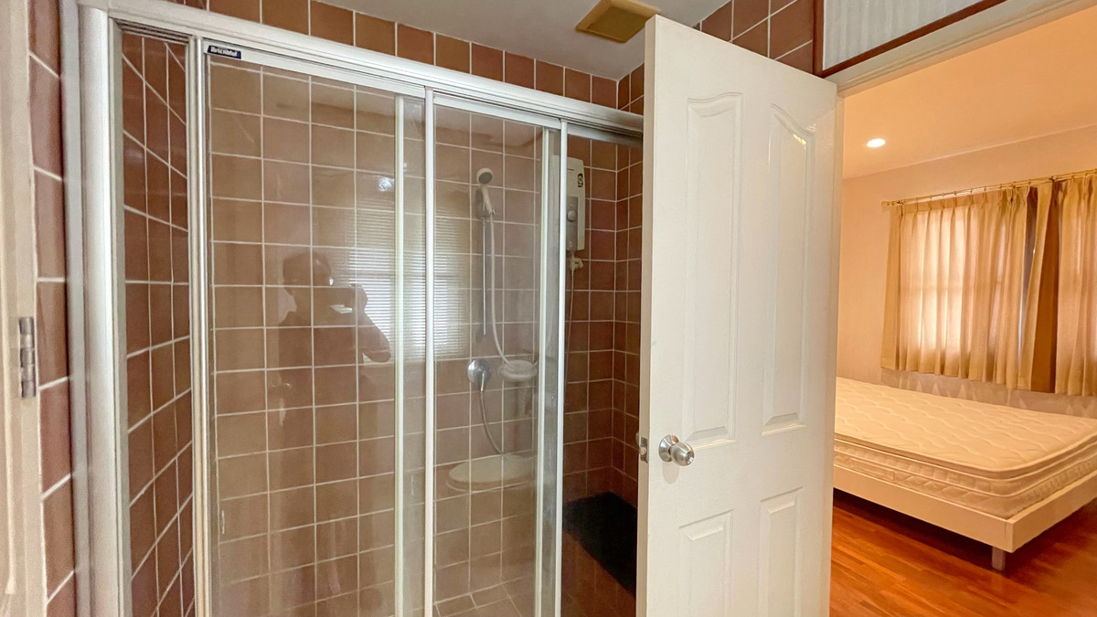 For RentHouseRama5, Ratchapruek, Bangkruai : Rent a detached house, Laddarom Ratchaphruek, Rattanathibet, next to Ratchaphruek near MRT Bang Rak Noi.