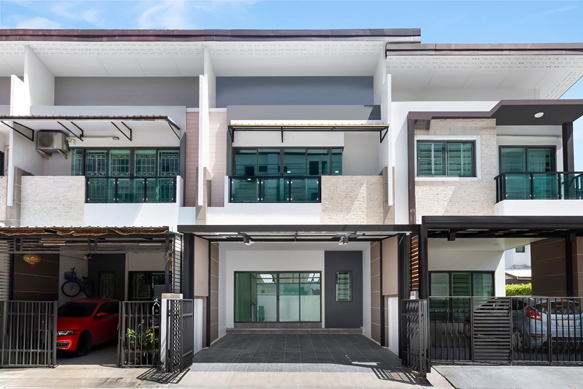 ขายทาวน์โฮมปทุมธานี รังสิต ธรรมศาสตร์ : ทาวน์โฮม 2 ชั้น รีโนเวทใหม่ ลิฟวิ่ง เรสซิเดนซ์ รังสิต-ราชพฤกษ์ หน้าบ้านไม่ชนใคร ใกล้ฟิวเจอร์ฯ