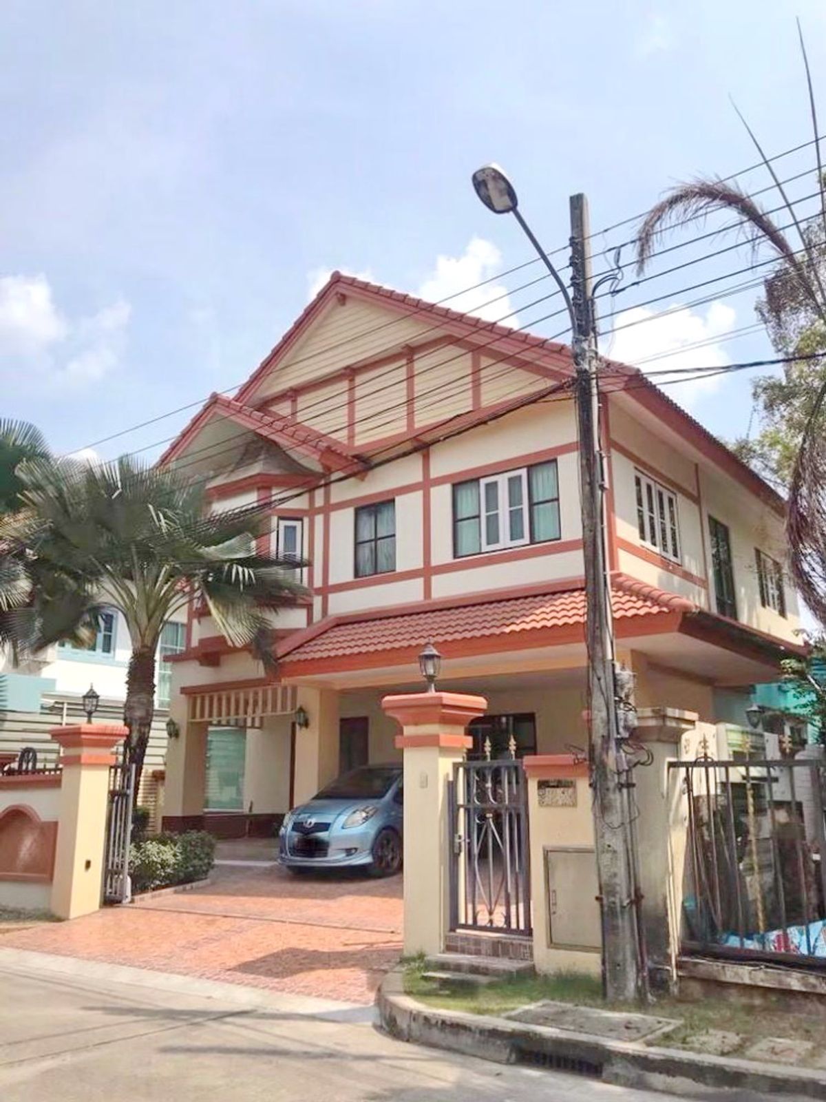 For RentHouseRama5, Ratchapruek, Bangkruai : Rent a detached house, Laddarom Ratchaphruek, Rattanathibet, next to Ratchaphruek near MRT Bang Rak Noi.