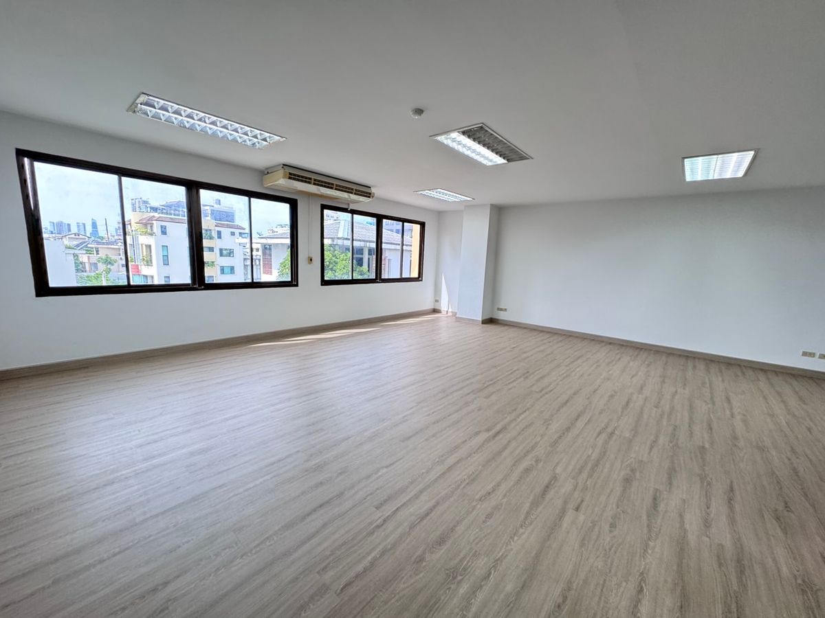 ให้เช่าสำนักงานสาทร นราธิวาส : ออฟฟิศว่างให้เช่า ใกล้ bts ช่องนนทรี ซ.นราธิวาศราชนครินทร์ 10 เพียง 20,000/เดือน