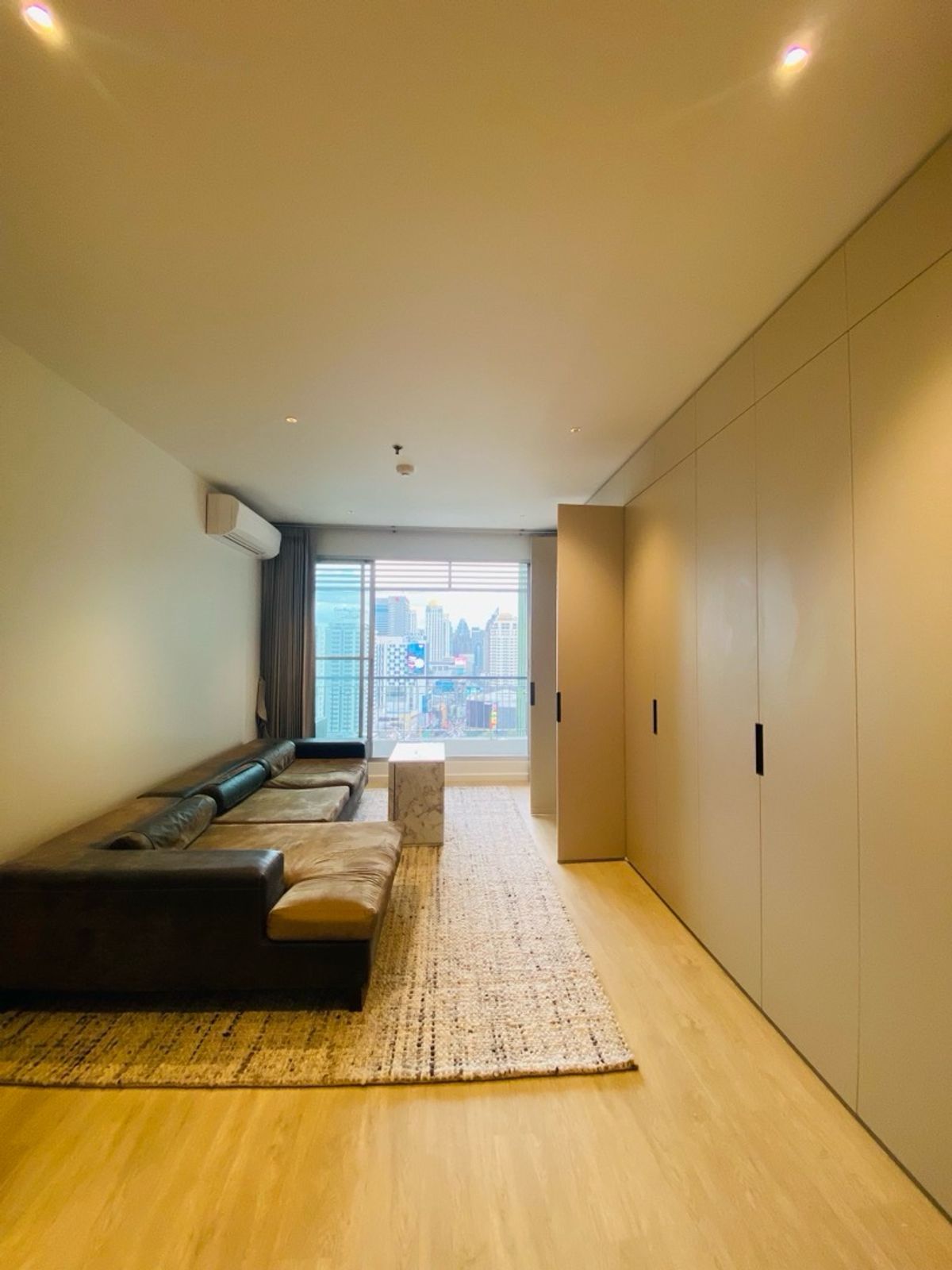 For SaleCondoRatchathewi,Phayathai : Luxury condo for sale in Siam (The Address Siam) ✨ Luxury condo in the heart of the city Golden location connects whole life, working and personal life. Just a few steps to BTS Ratchathewi, convenient to travel to Siam Phaya Thai Asoke and CBD.