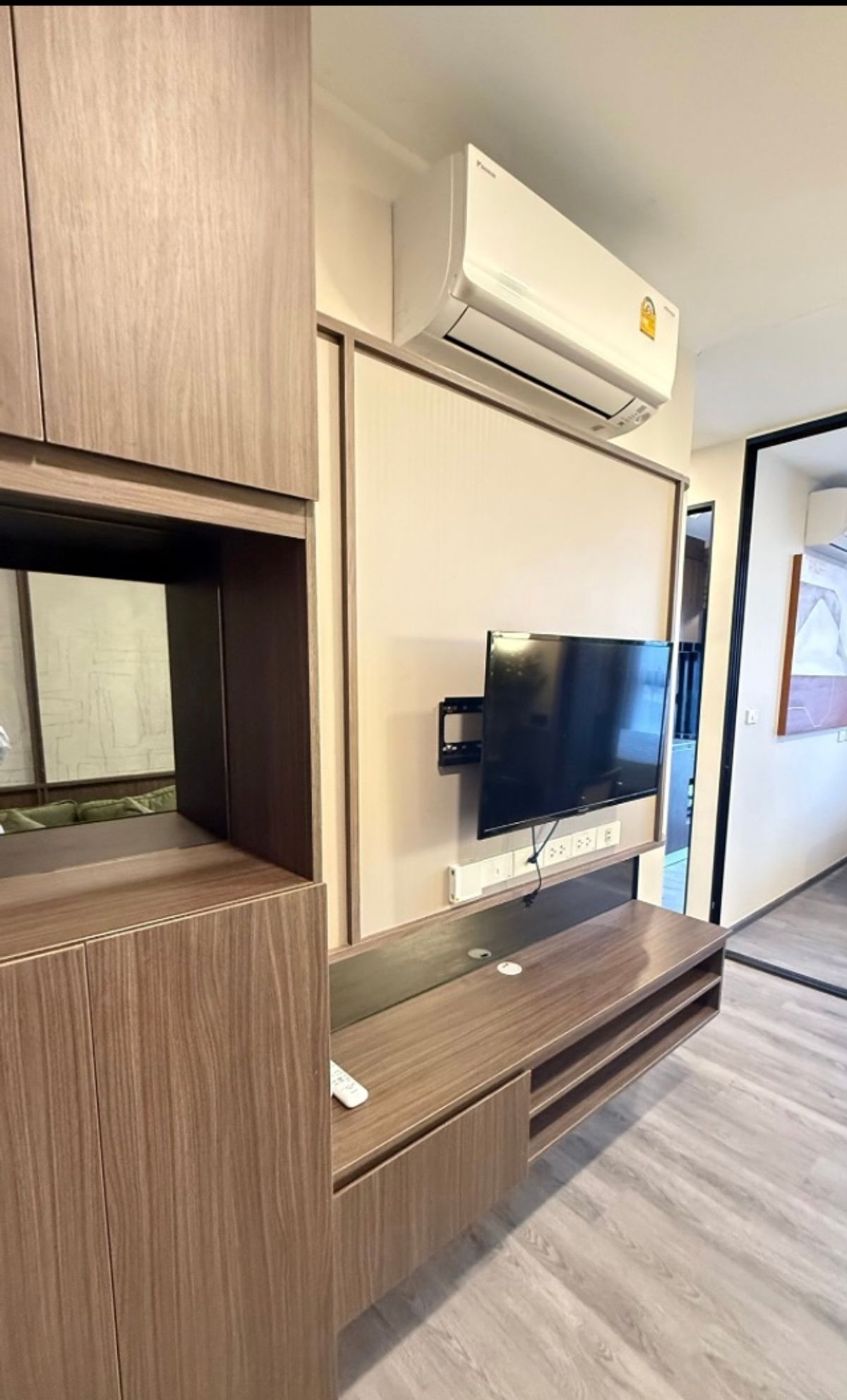 For RentCondoLadprao101, Happy Land, The Mall Bang Kapi : Renting the Origin, Lat Phrao - Bang Kapi, beautiful, cheap, ready to be near MRT Bangkapi. Interested in Atline.@841QLNR