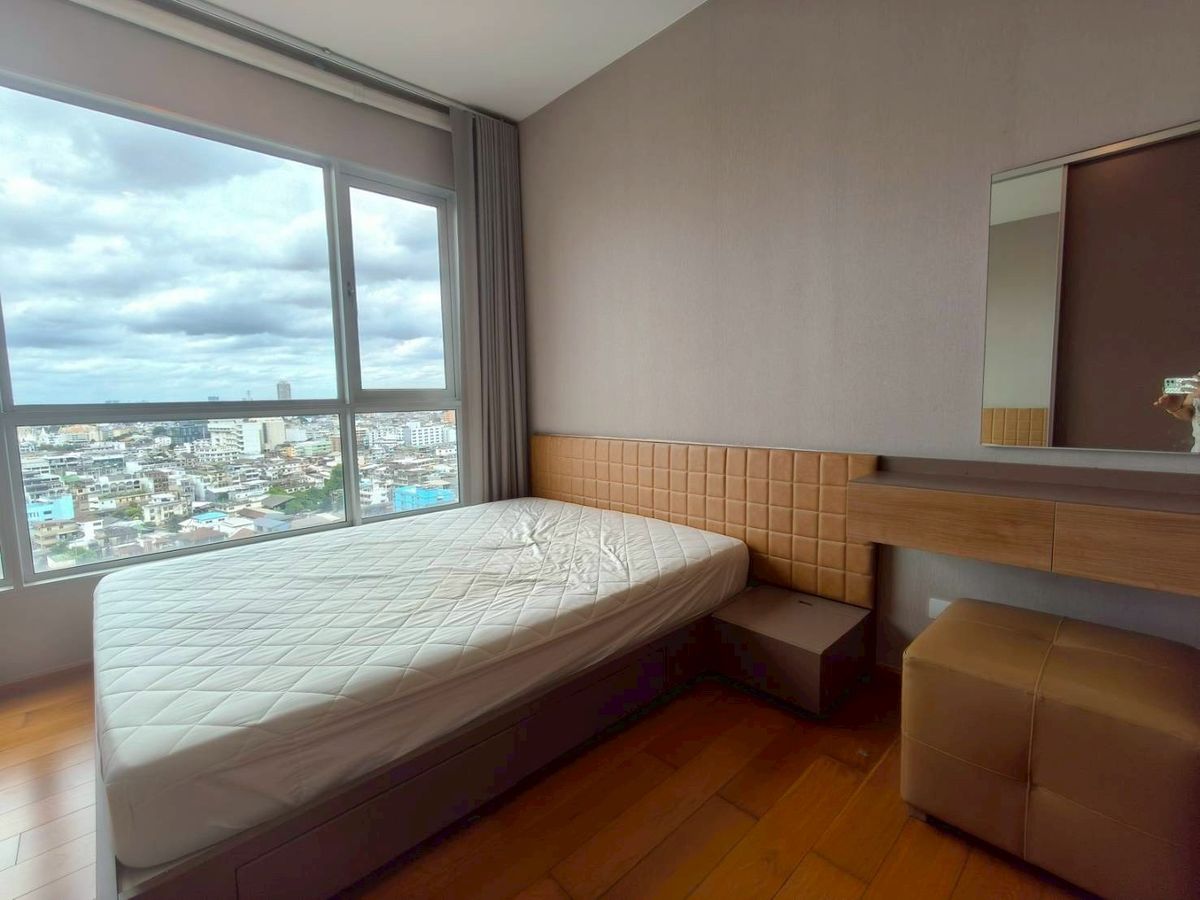 For RentCondoWongwianyai, Charoennakor : HIVE condo for rent, Taksin, near BTS Wongwian Yai to Sathorn, conveniently ready to stay.