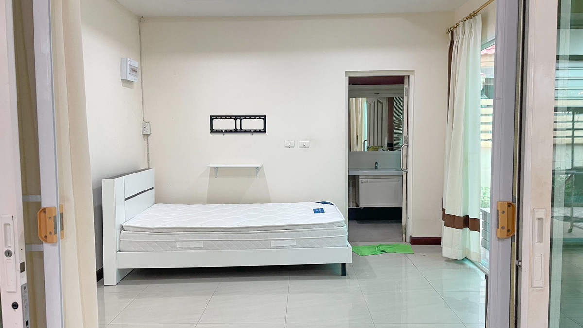 For RentHouseRama5, Ratchapruek, Bangkruai : Rent a detached house, Laddarom Ratchaphruek, Rattanathibet, next to Ratchaphruek near MRT Bang Rak Noi.