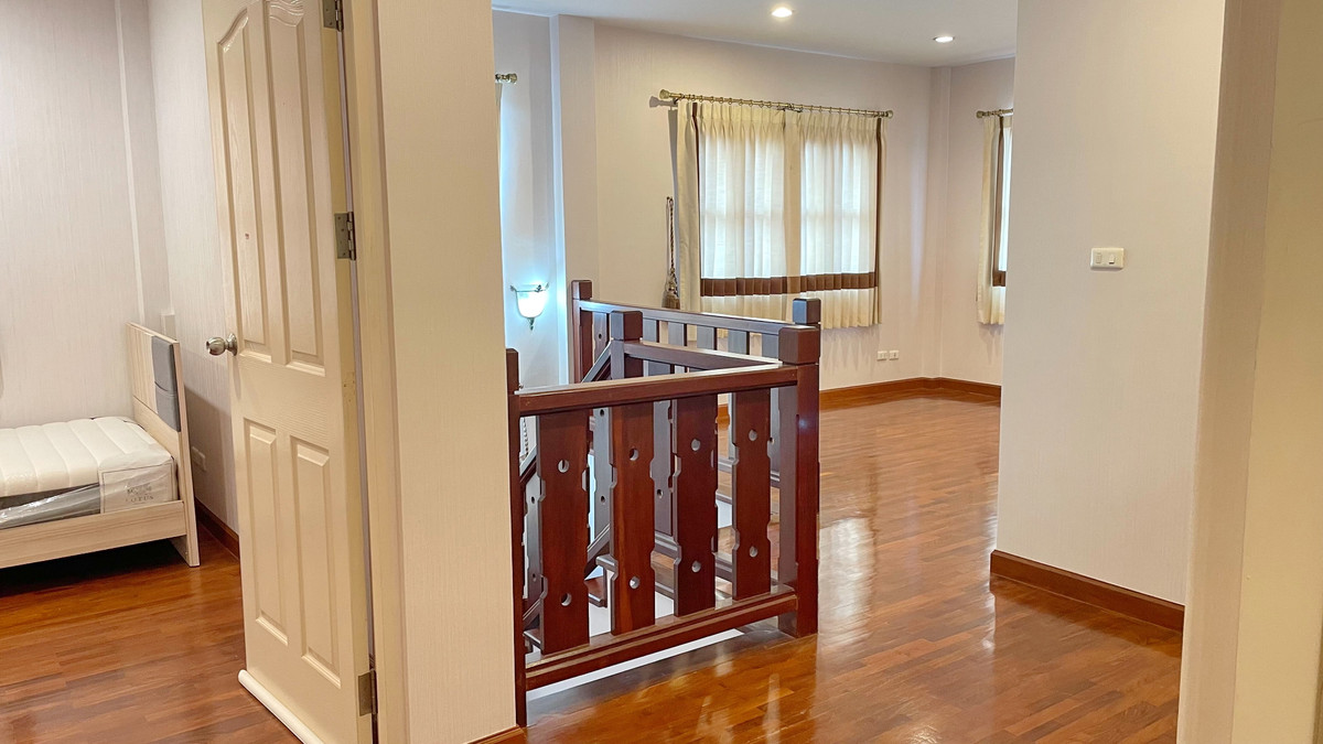 For RentHouseRama5, Ratchapruek, Bangkruai : Rent a detached house, Laddarom Ratchaphruek, Rattanathibet, next to Ratchaphruek near MRT Bang Rak Noi.