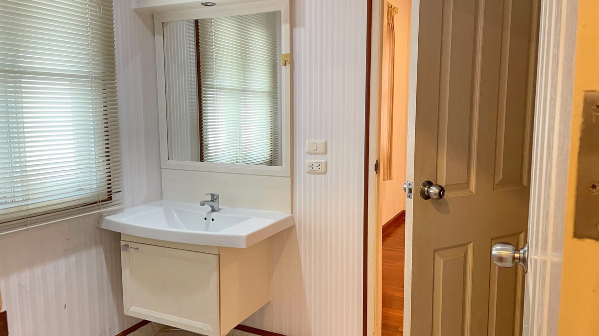 For RentHouseRama5, Ratchapruek, Bangkruai : Rent a detached house, Laddarom Ratchaphruek, Rattanathibet, next to Ratchaphruek near MRT Bang Rak Noi.