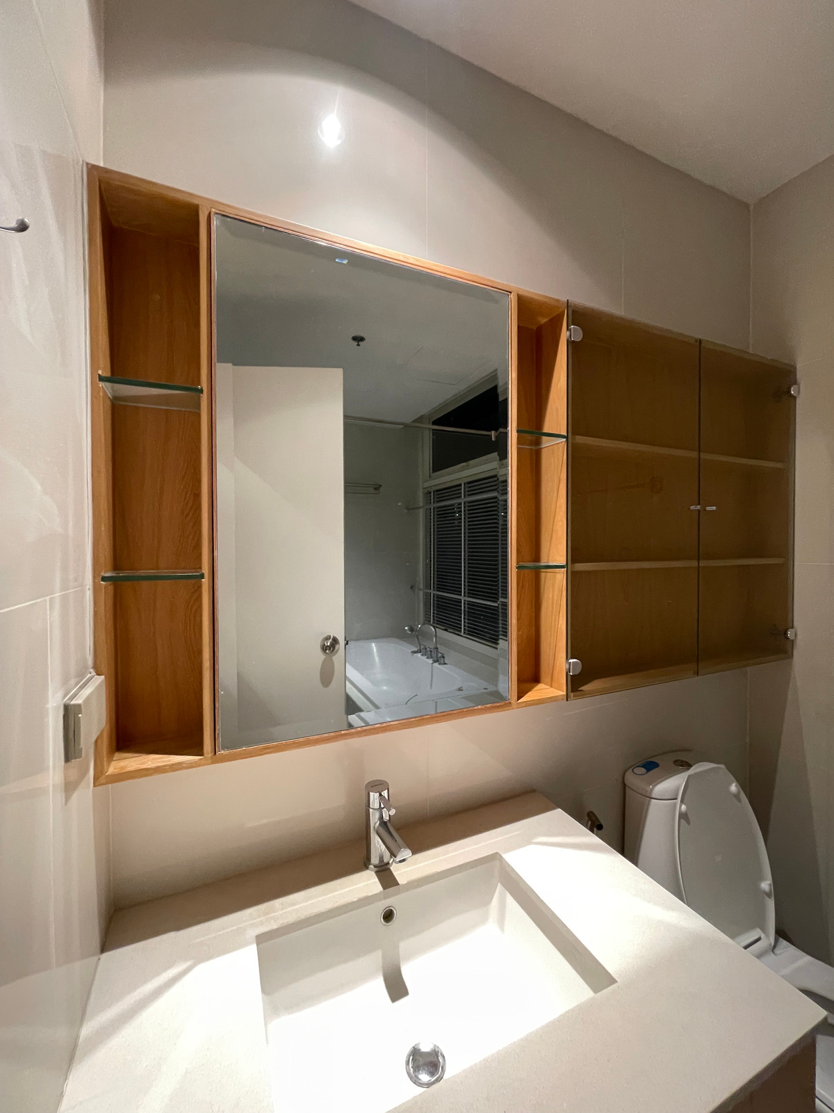 For RentCondoRatchathewi,Phayathai : Villa Ratchathewi 🏢 2 bedrooms width up to 84 sq.w. Height near BTS 200 meters, shady, just 50k per month. • Interested contact 081-152-6154 agent.