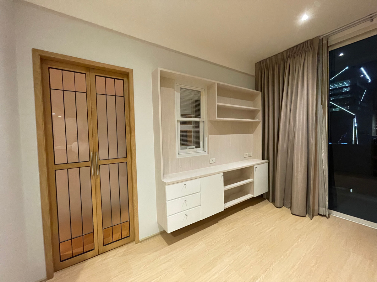 For RentCondoRatchathewi,Phayathai : Villa Ratchathewi 🏢 2 bedrooms width up to 84 sq.w. Height near BTS 200 meters, shady, just 50k per month. • Interested contact 081-152-6154 agent.