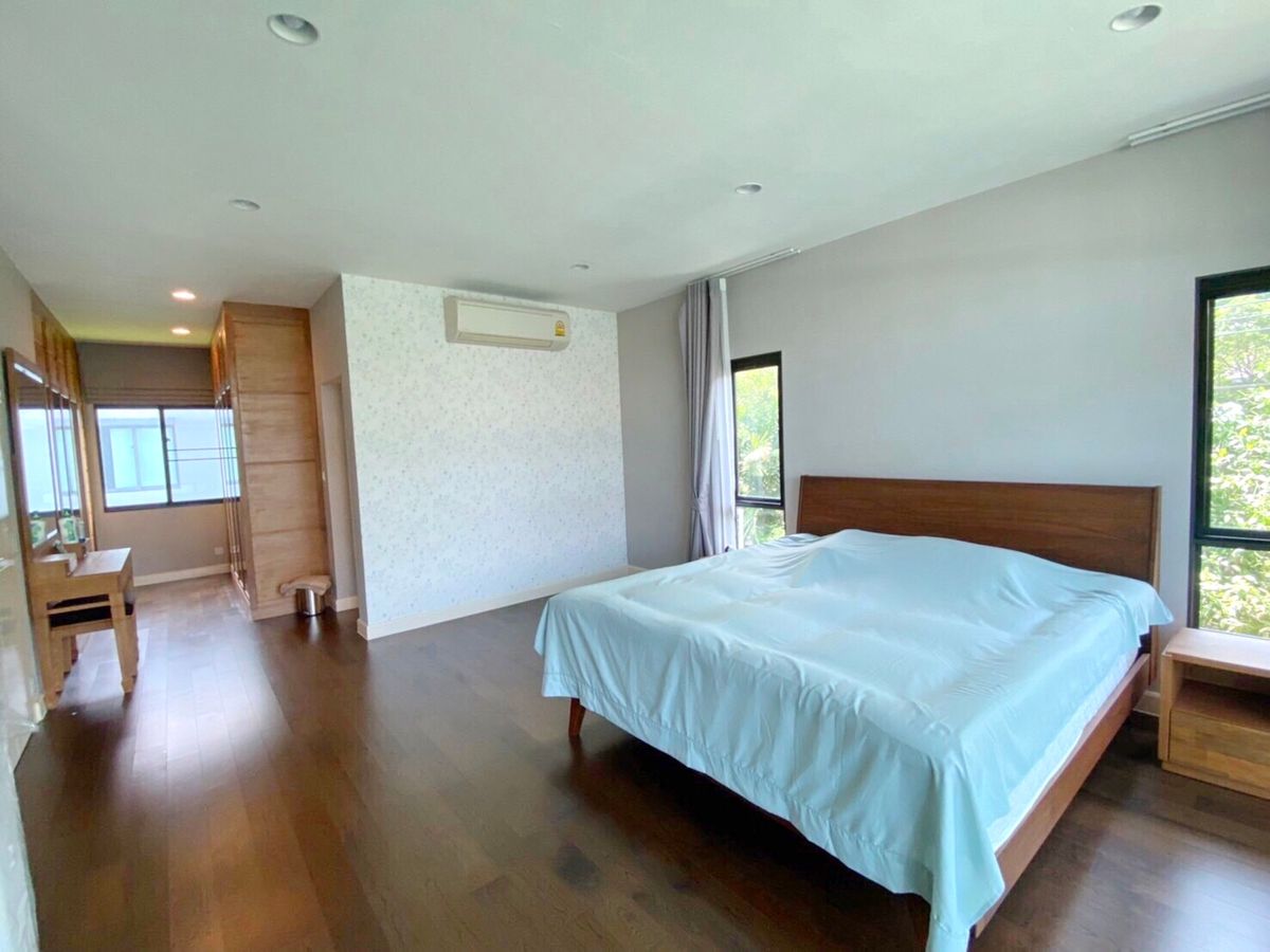 For SaleHousePattanakan, Srinakarin : ขายบ้านเดี่ยว 4 ห้องนอน เศรษฐสิริ พัฒนาการ เดินทางเข้าเมืองสะดวกสบาย 