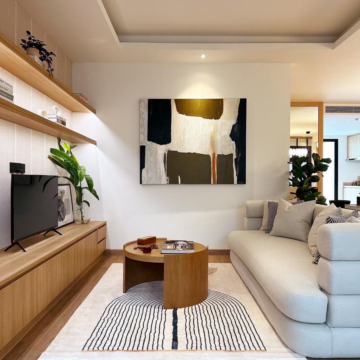 For SaleTownhomeSukhumvit, Asoke, Thonglor : Townhome renovated new. Very beautiful. Good location, beautiful house, only one house • Interested call 081-152-6164 agent