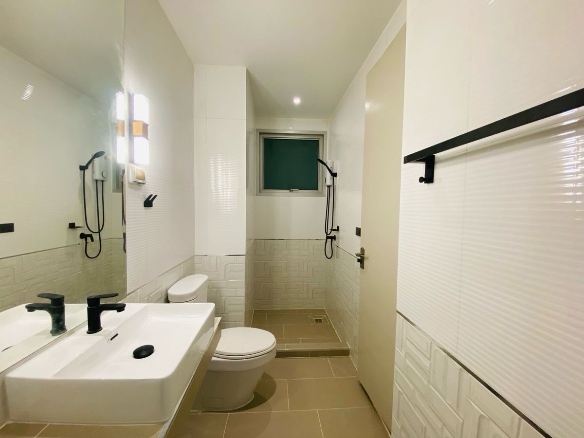 For SaleCondoRatchathewi,Phayathai : Luxury condo for sale in Siam (The Address Siam) ✨ Luxury condo in the heart of the city Golden location connects whole life, working and personal life. Just a few steps to BTS Ratchathewi, convenient to travel to Siam Phaya Thai Asoke and CBD.