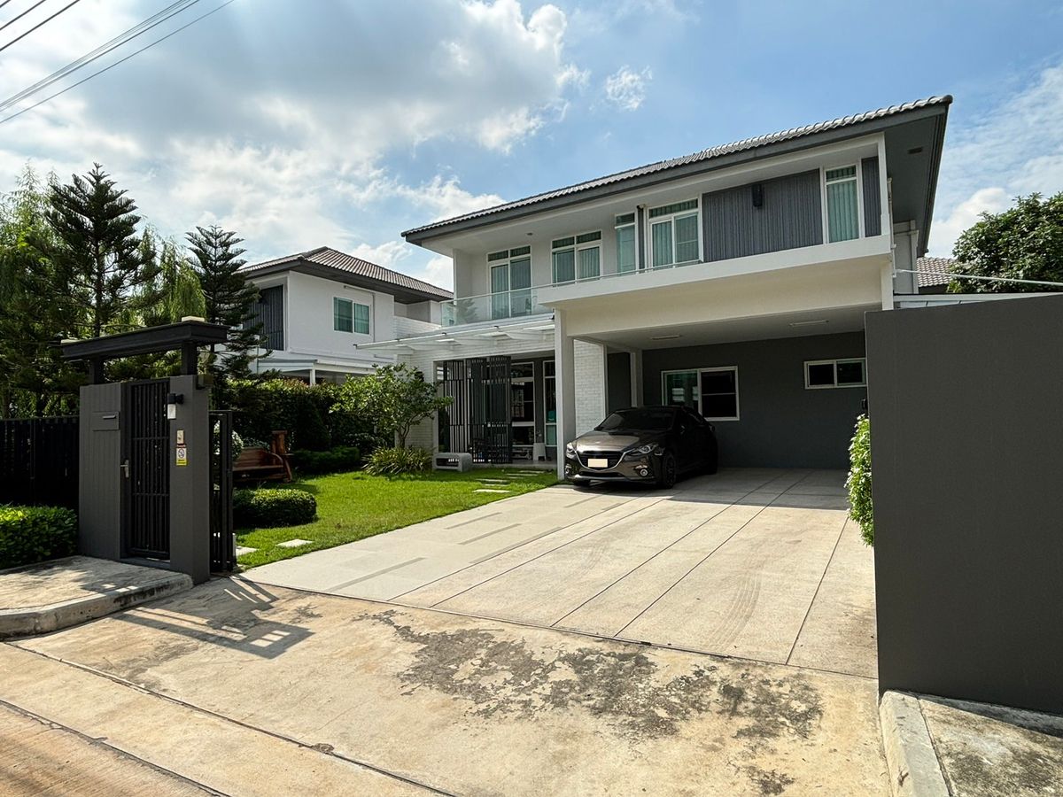 For SaleHouseBangna, Bearing, Lasalle : Mantana 1 Bangna Km.7 Prime location near Mega Bangna and the Expressway