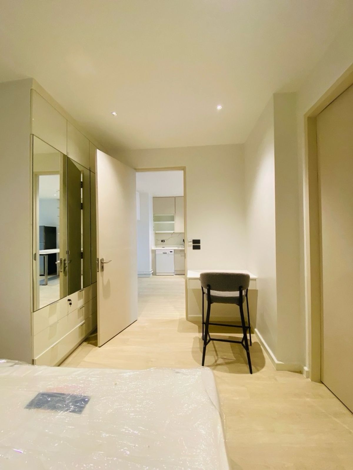 For SaleCondoRatchathewi,Phayathai : Luxury condo for sale in Siam (The Address Siam) ✨ Luxury condo in the heart of the city Golden location connects whole life, working and personal life. Just a few steps to BTS Ratchathewi, convenient to travel to Siam Phaya Thai Asoke and CBD.