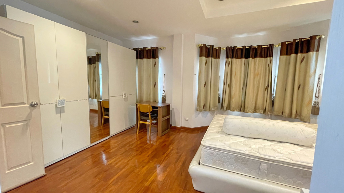 For RentHouseRama5, Ratchapruek, Bangkruai : Rent a detached house, Laddarom Ratchaphruek, Rattanathibet, next to Ratchaphruek near MRT Bang Rak Noi.