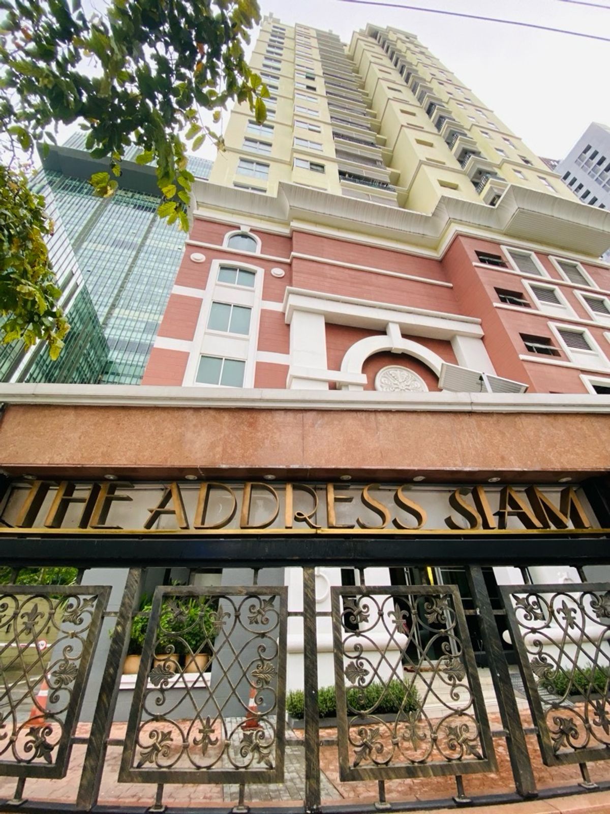 For SaleCondoRatchathewi,Phayathai : Luxury condo for sale in Siam (The Address Siam) ✨ Luxury condo in the heart of the city Golden location connects whole life, working and personal life. Just a few steps to BTS Ratchathewi, convenient to travel to Siam Phaya Thai Asoke and CBD.