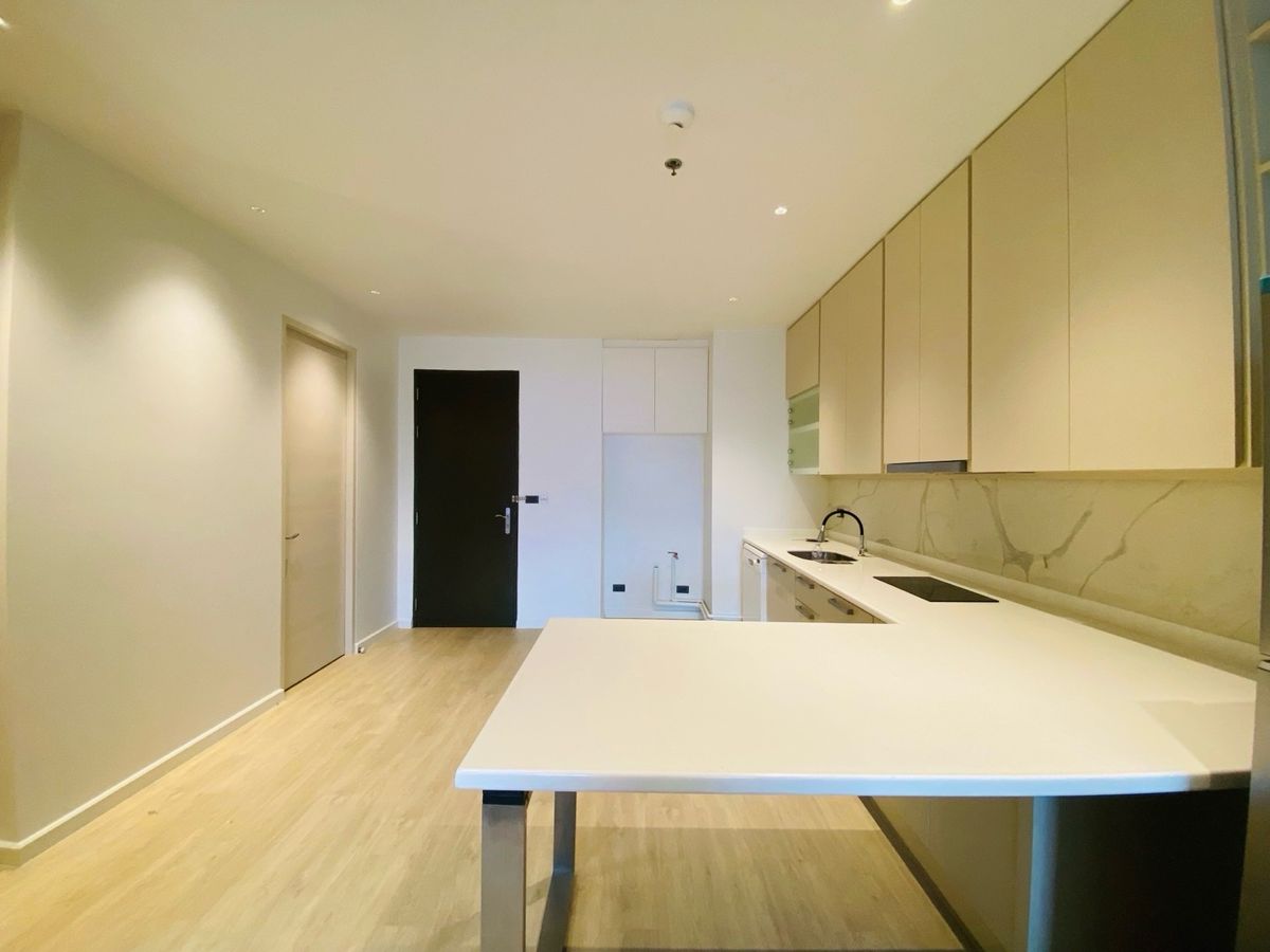 For SaleCondoRatchathewi,Phayathai : Luxury condo for sale in Siam (The Address Siam) ✨ Luxury condo in the heart of the city Golden location connects whole life, working and personal life. Just a few steps to BTS Ratchathewi, convenient to travel to Siam Phaya Thai Asoke and CBD.