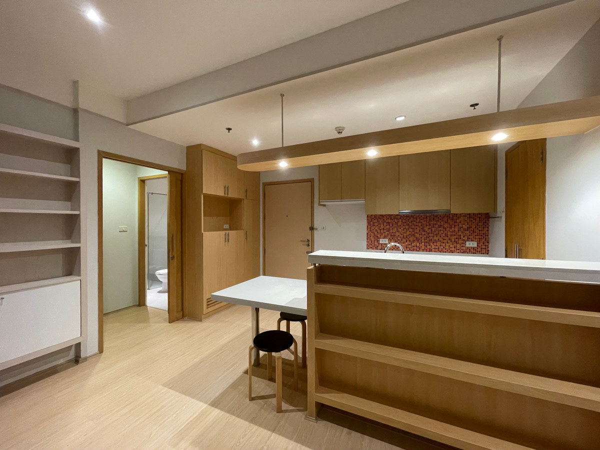 For RentCondoRatchathewi,Phayathai : Villa Ratchathewi 🏢 2 bedrooms width up to 84 sq.w. Height near BTS 200 meters, shady, just 50k per month. • Interested contact 081-152-6154 agent.