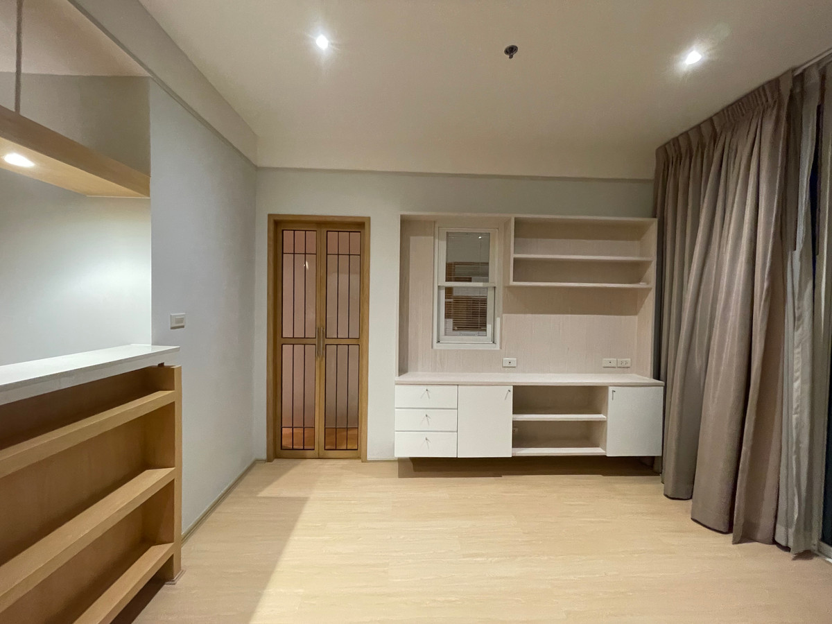 For RentCondoRatchathewi,Phayathai : Villa Ratchathewi 🏢 2 bedrooms width up to 84 sq.w. Height near BTS 200 meters, shady, just 50k per month. • Interested contact 081-152-6154 agent.