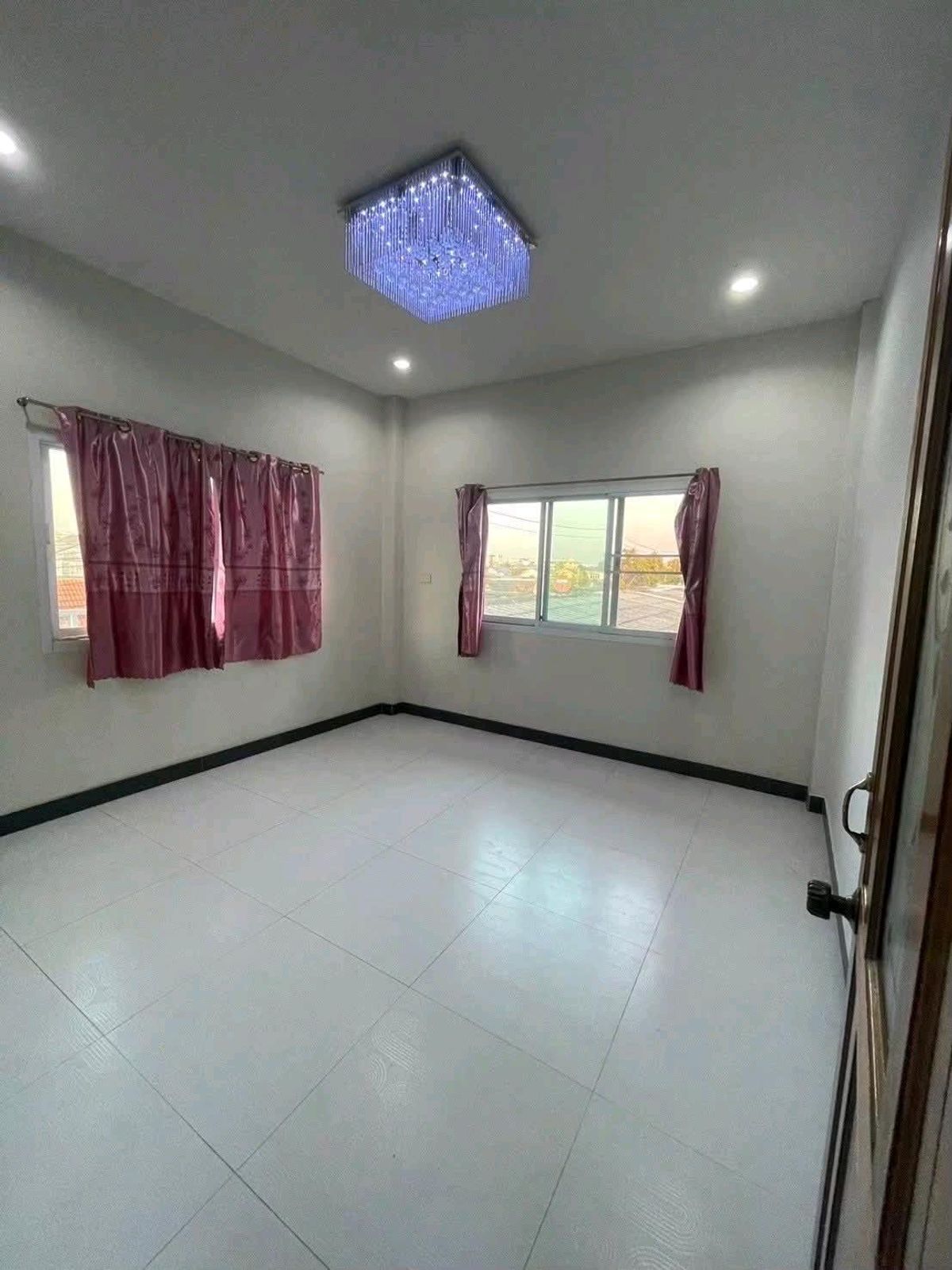 ให้เช่าบ้านเกษตร นวมินทร์ ลาดปลาเค้า : 🎉ลาดปลาเค้า62 หมู่บ้าน เข้าซอยเพียง 80-100 เมตร 🐶 อนุญาตเลี้ยงสัตว์