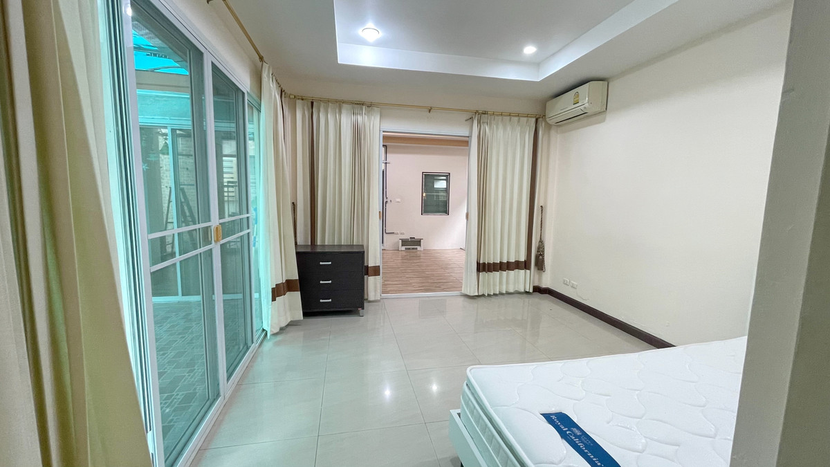 For RentHouseRama5, Ratchapruek, Bangkruai : Rent a detached house, Laddarom Ratchaphruek, Rattanathibet, next to Ratchaphruek near MRT Bang Rak Noi.