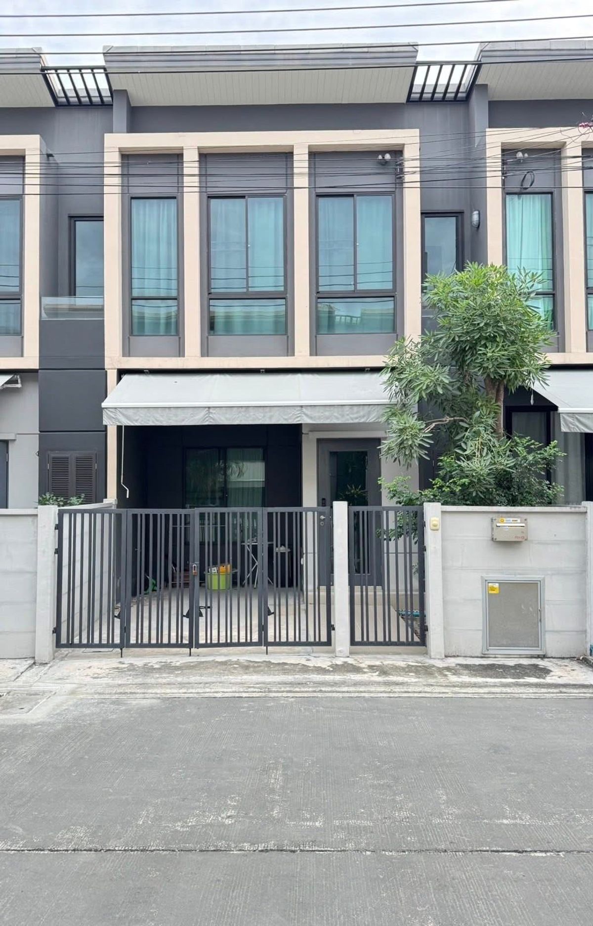 ให้เช่าทาวน์โฮมสมุทรปราการ สำโรง : ให้เช่าทาวน์โฮม พลีโน่ สุขุมวิท-บางนา ใกล้ Mega Bangna เพียง 10 นาที 