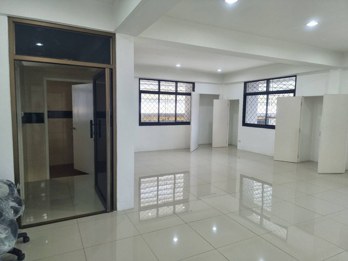 ให้เช่าโรงงานสมุทรปราการ สำโรง : ให้เช่าโรงงานโกดังพร้อมออฟฟิศ 2 ชั้น ขนาดใหญ่ บนพื้นที่ 6 ไร่ 2 งาน พื้นที่ใช้สอย 4,100 ตารางเมตร ไม่รวมพื้นที่จอดรถกว่า 4 ไร่ ทำเล สำโรงใต้ ปู่เจ้าสมิงพราย พื้นที่สีม่วง ขอ รง.4 ได้ รถเทรลเลอร์เข้าออกได้