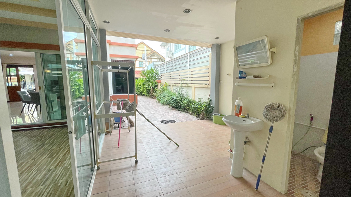 For RentHouseRama5, Ratchapruek, Bangkruai : Rent a detached house, Laddarom Ratchaphruek, Rattanathibet, next to Ratchaphruek near MRT Bang Rak Noi.