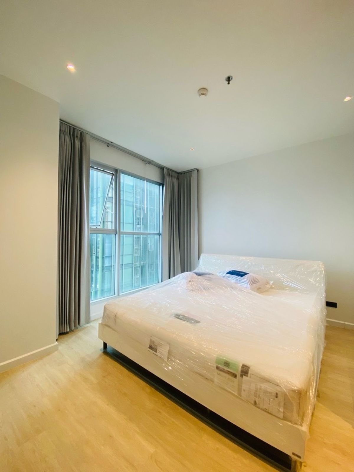 For SaleCondoRatchathewi,Phayathai : Luxury condo for sale in Siam (The Address Siam) ✨ Luxury condo in the heart of the city Golden location connects whole life, working and personal life. Just a few steps to BTS Ratchathewi, convenient to travel to Siam Phaya Thai Asoke and CBD.