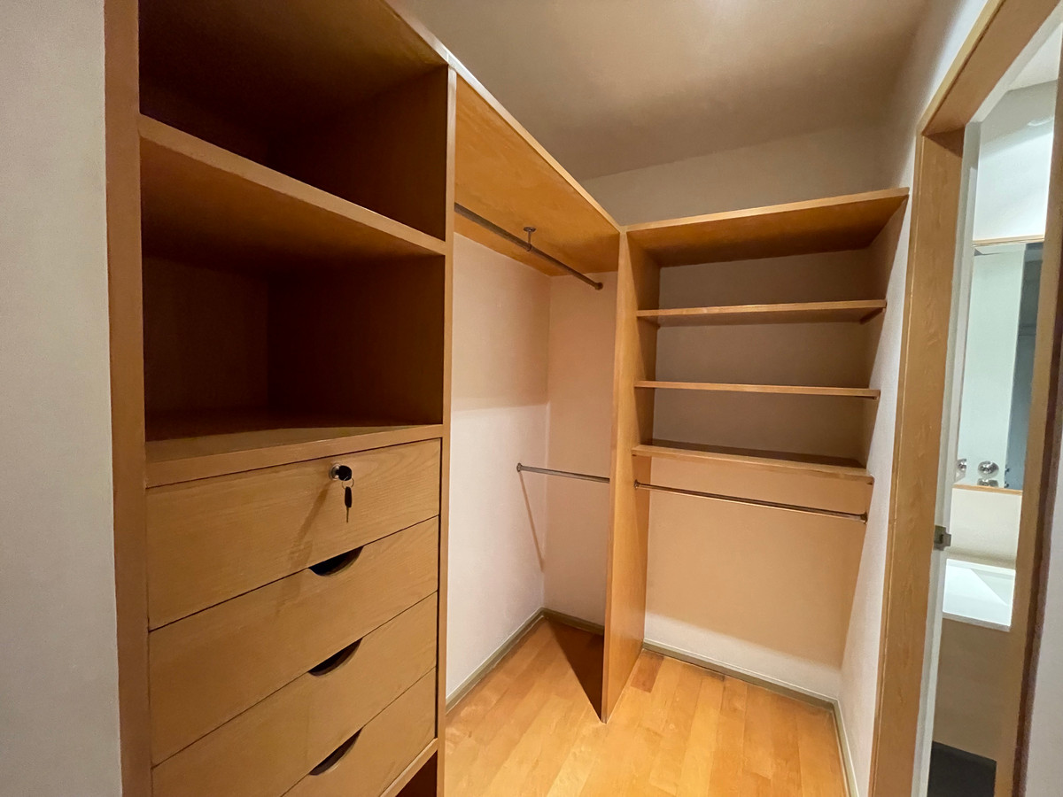 For RentCondoRatchathewi,Phayathai : Villa Ratchathewi 🏢 2 bedrooms width up to 84 sq.w. Height near BTS 200 meters, shady, just 50k per month. • Interested contact 081-152-6154 agent.