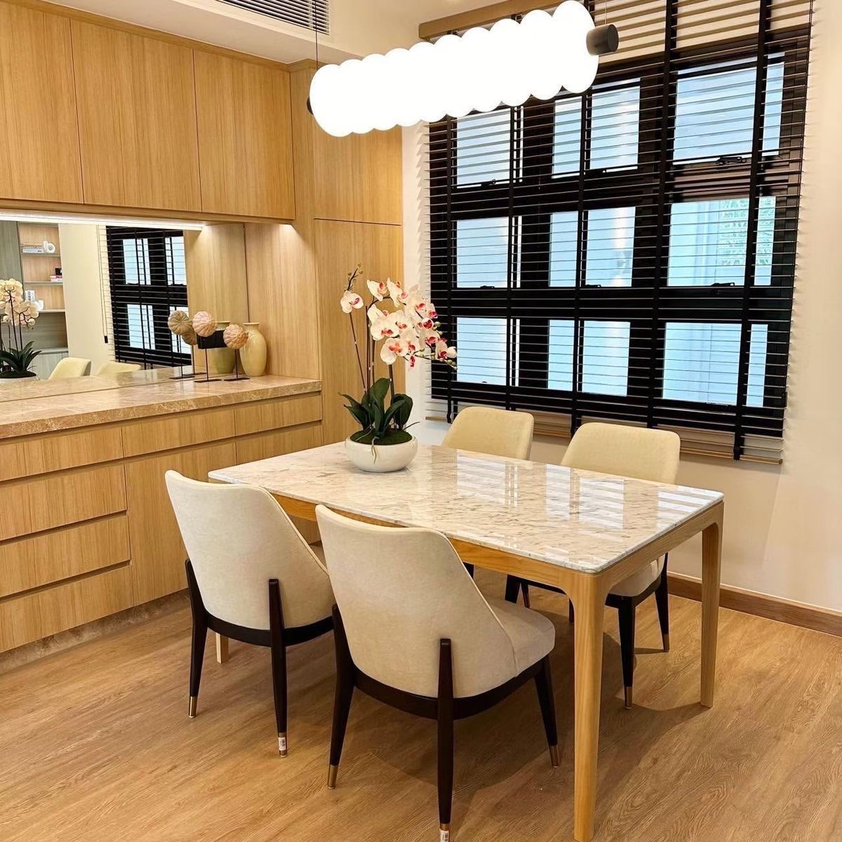 For SaleTownhomeSukhumvit, Asoke, Thonglor : Townhome renovated new. Very beautiful. Good location, beautiful house, only one house • Interested call 081-152-6164 agent