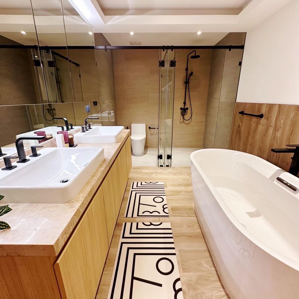 For SaleTownhomeSukhumvit, Asoke, Thonglor : Townhome renovated new. Very beautiful. Good location, beautiful house, only one house • Interested call 081-152-6164 agent