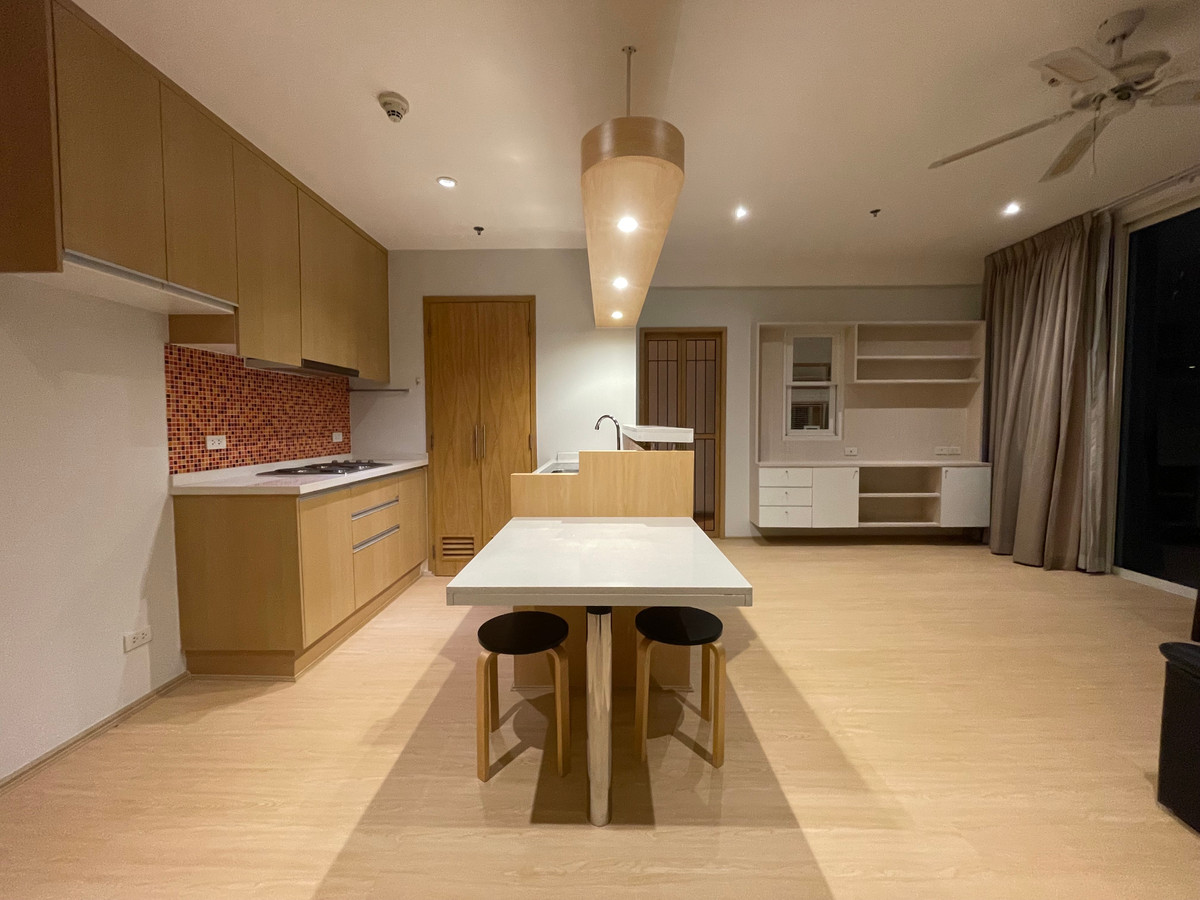 ให้เช่าคอนโดราชเทวี พญาไท : ที่เก็บของเยอะมากก ! 📍Villa ราชเทวี 🏢 2 ห้องนอน ใหญ่ถึง 84 ตร. 🔥ลดเหลือเพียง 37,000.- ( จากปกติ 45,000.- ) 🔥ชั้นสูง ใกล้ BTS พญาไท แค่ 200 เมตร !! ร่มรื่นน่าอยู่  • สนใจติดต่อ 📞 081-152-6154 Agent