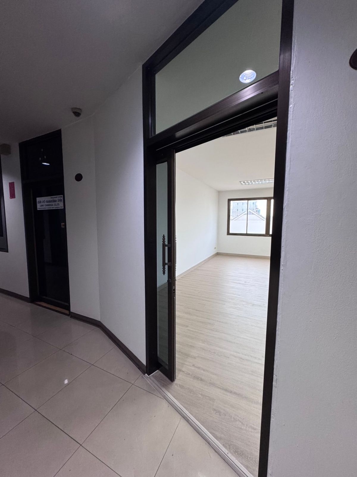 ให้เช่าสำนักงานสาทร นราธิวาส : ออฟฟิศว่างให้เช่า ใกล้ bts ช่องนนทรี ซ.นราธิวาศราชนครินทร์ 10 เพียง 20,000/เดือน