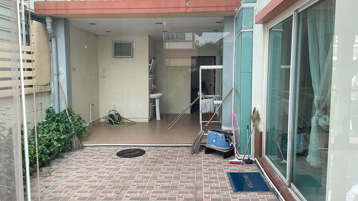 For RentHouseRama5, Ratchapruek, Bangkruai : Rent a detached house, Laddarom Ratchaphruek, Rattanathibet, next to Ratchaphruek near MRT Bang Rak Noi.