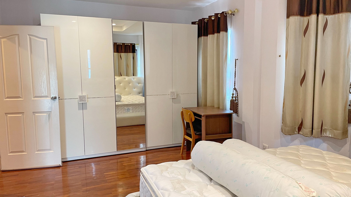 For RentHouseRama5, Ratchapruek, Bangkruai : Rent a detached house, Laddarom Ratchaphruek, Rattanathibet, next to Ratchaphruek near MRT Bang Rak Noi.