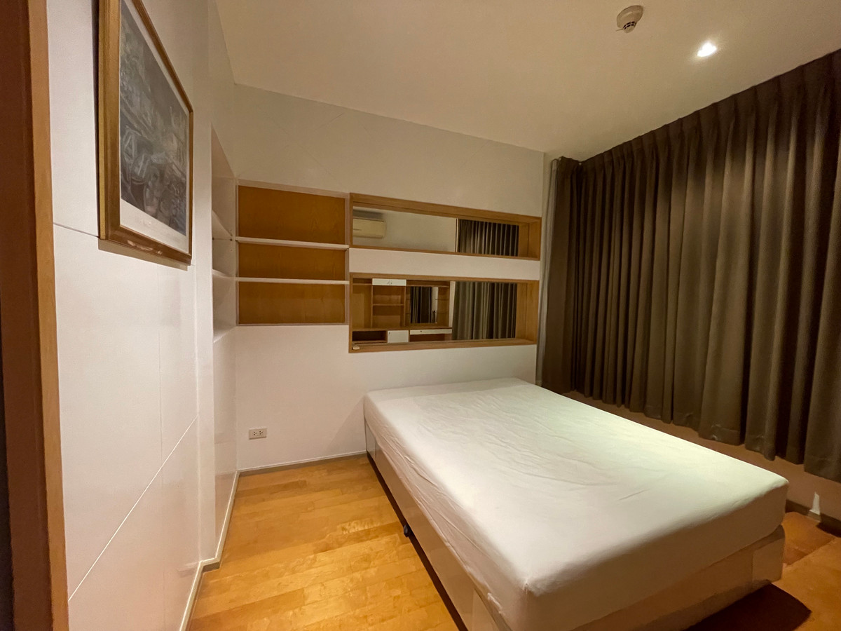 For RentCondoRatchathewi,Phayathai : Villa Ratchathewi 🏢 2 bedrooms width up to 84 sq.w. Height near BTS 200 meters, shady, just 50k per month. • Interested contact 081-152-6154 agent.