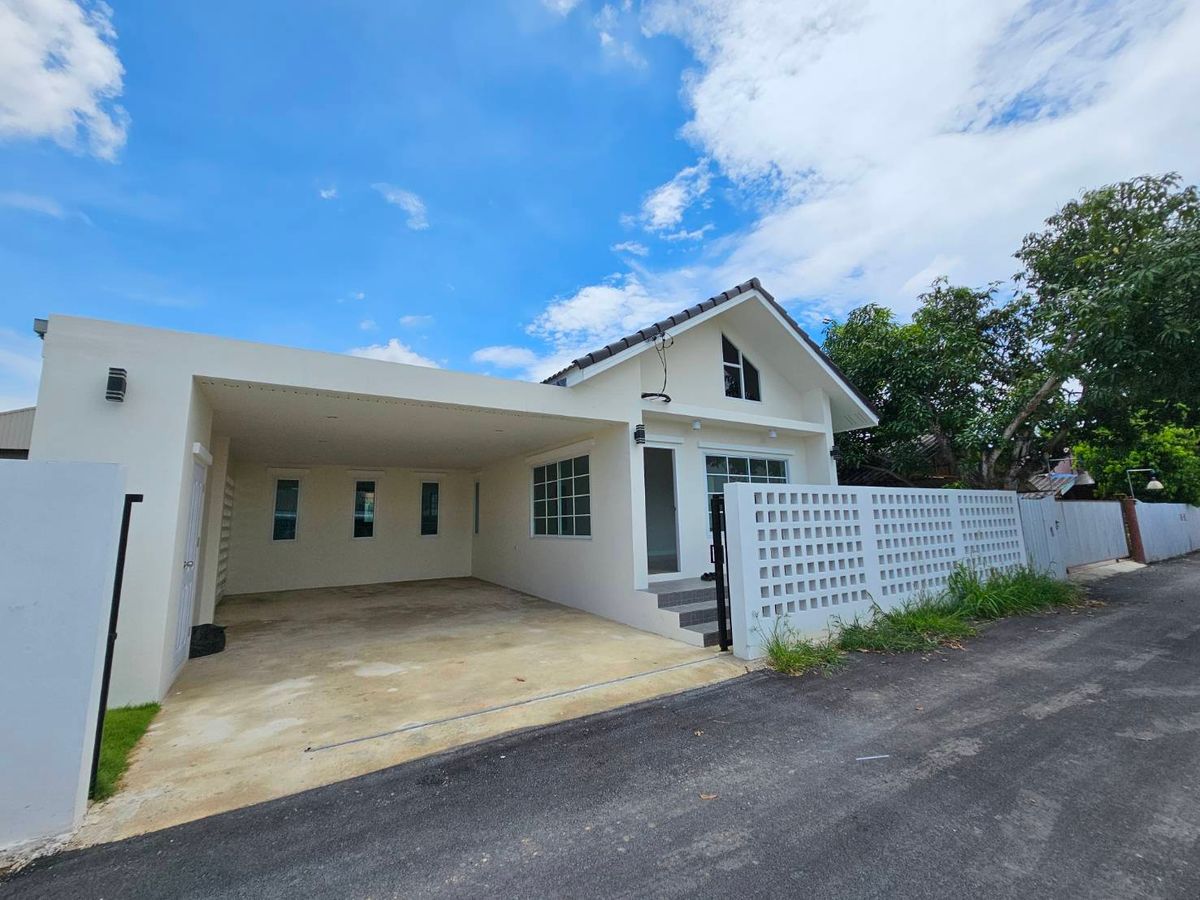 ขายบ้านเชียงใหม่ : ขายถูกมาก!! บ้านเดี่ยวชั้นเดียว สร้างใหม่ อ.หางดง จ.เชียงใหม่ ใกล้ตลาด เซเว่น 1 นาที ใกล้บิ๊กซี เซ็นทรัล สนามบิน