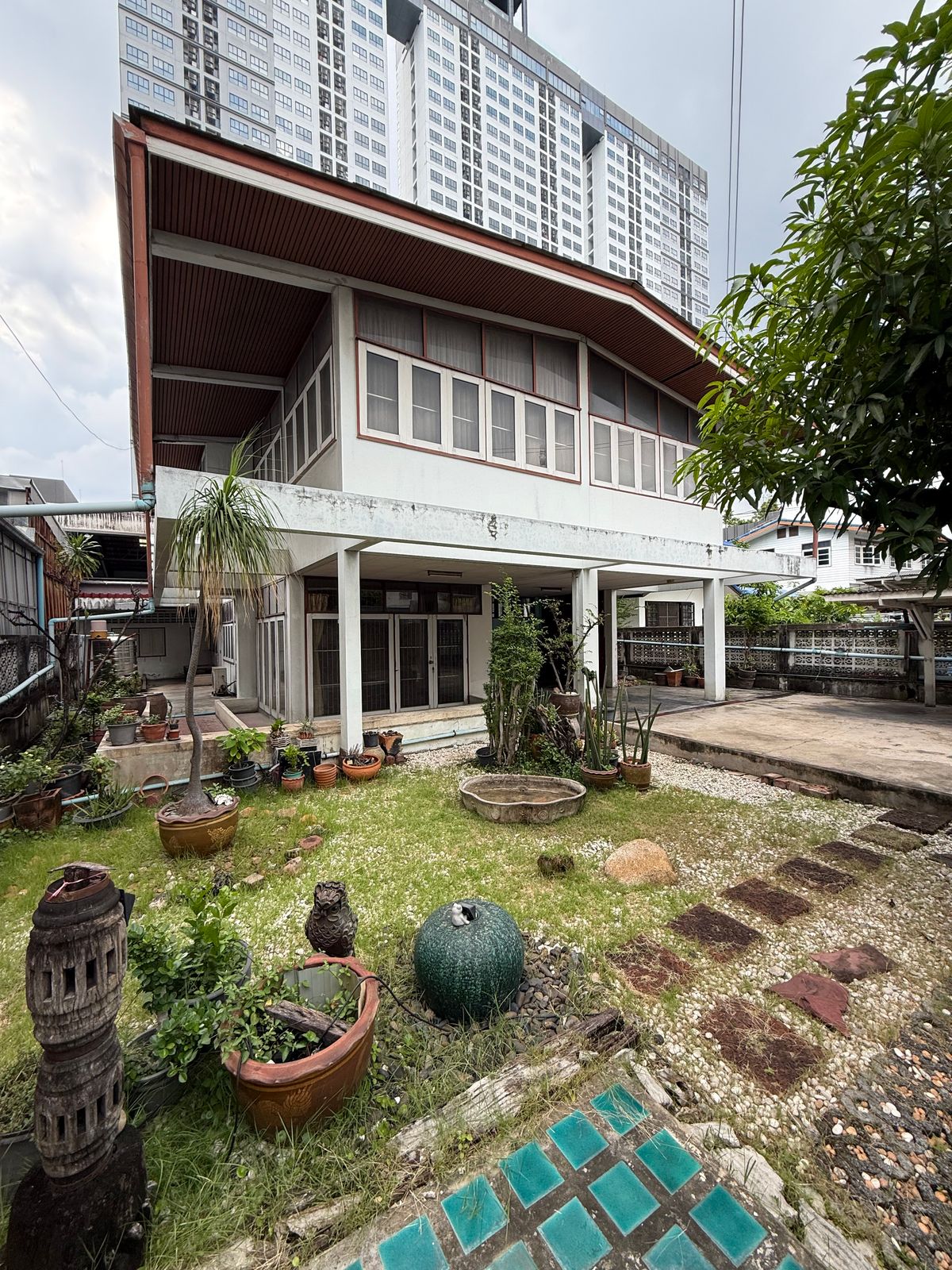 For RentHouseRamkhamhaeng, Hua Mak : 🏠 Rent a detached house /house for rent /出租独栋住宅 - 地址 Ramkhamhaeng 87, Lamsalee Intersection - Suitable for living /home office
