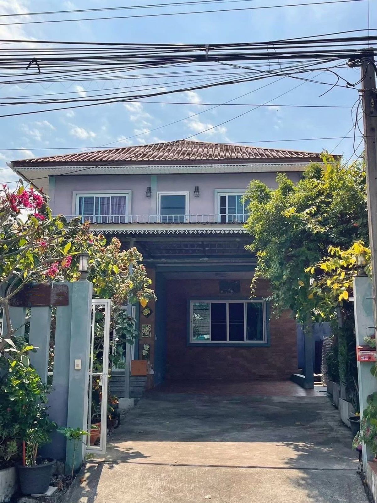 For RentHouseKaset Nawamin,Ladplakao : Rent a detached house/home office Suksan Thi Village Soi Lat Pla Khao 62, near Central Ram Inthra and 2 BTS