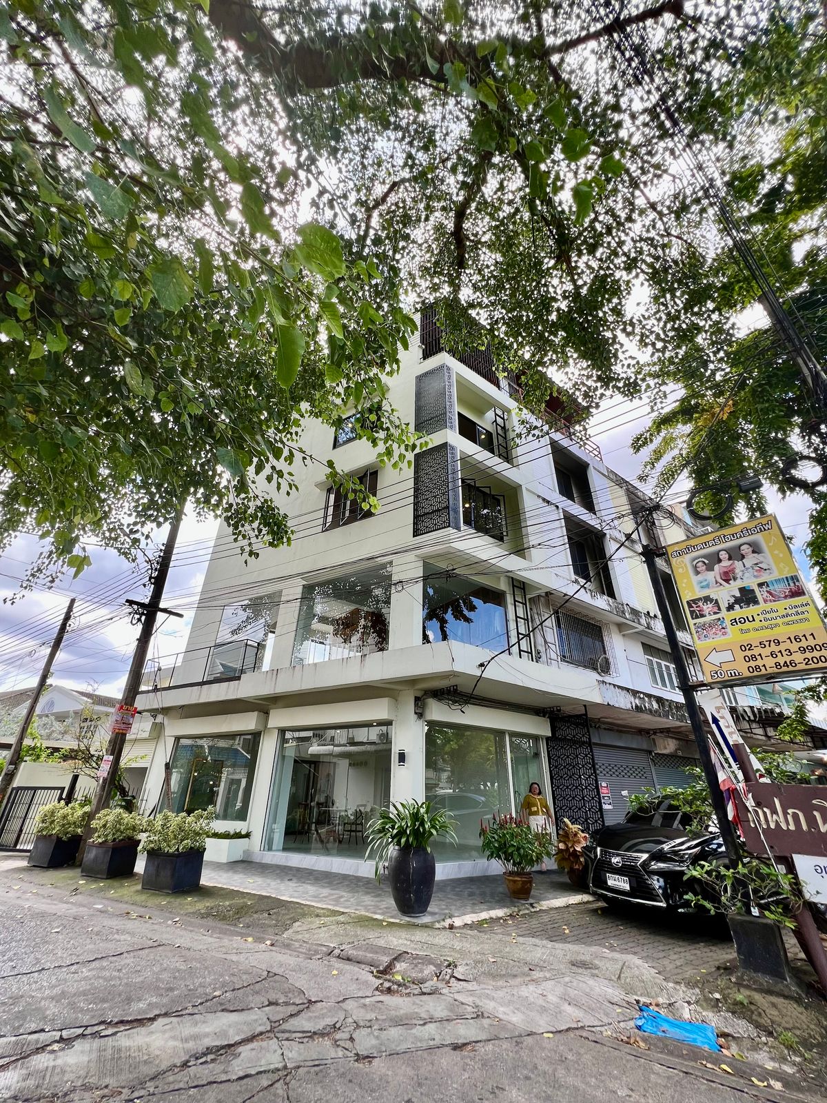 For SaleShop HouseKasetsart, Ratchayothin : For Sale: 5-Storey Commercial Building in Sena | Corner Unit, Fully Renovated, Ready for Business Prime location, move-in ready. Ideal for running your own business or for investment with rental returns over 6%++.