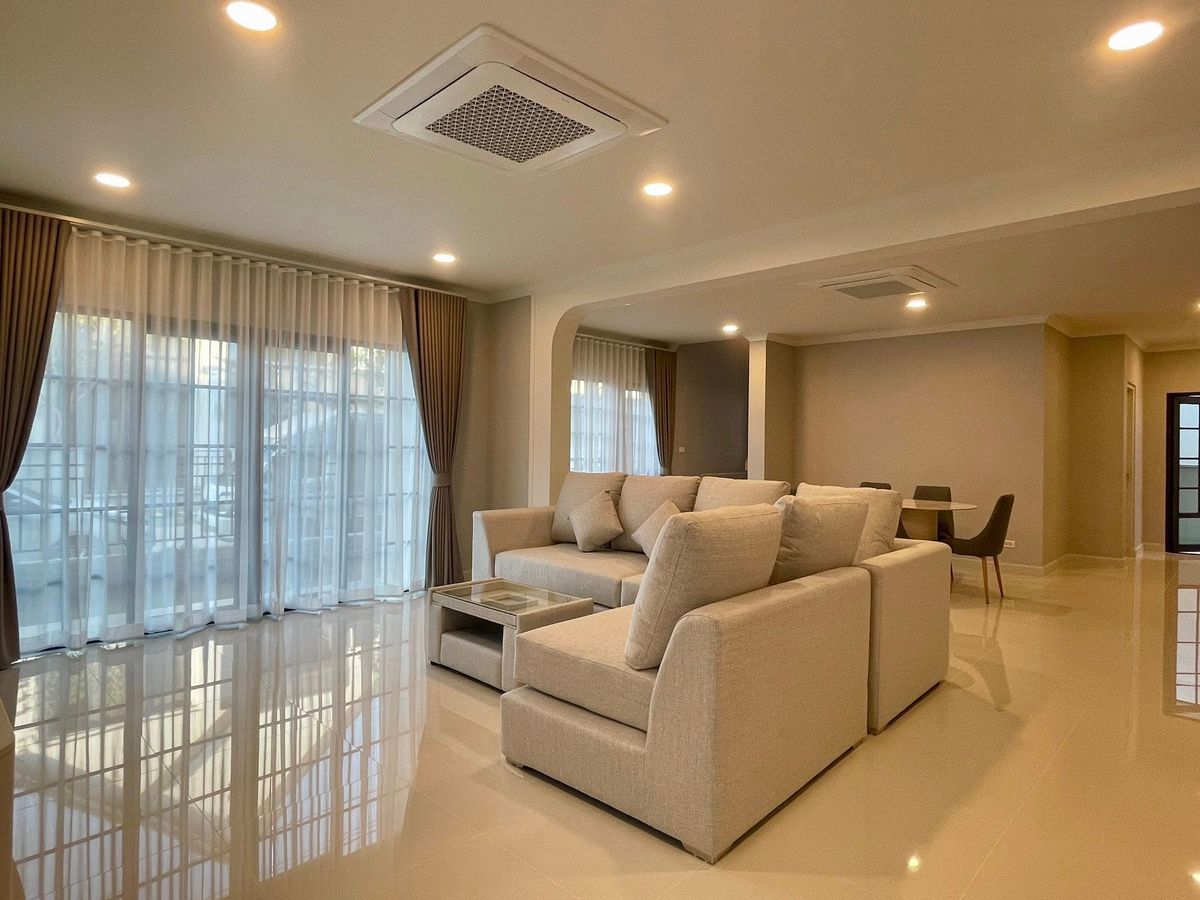 ให้เช่าบ้านบางนา แบริ่ง ลาซาล : หิ้วกระเป๋ามาเข้าอยู่ได้เลย Centro Bangna 
