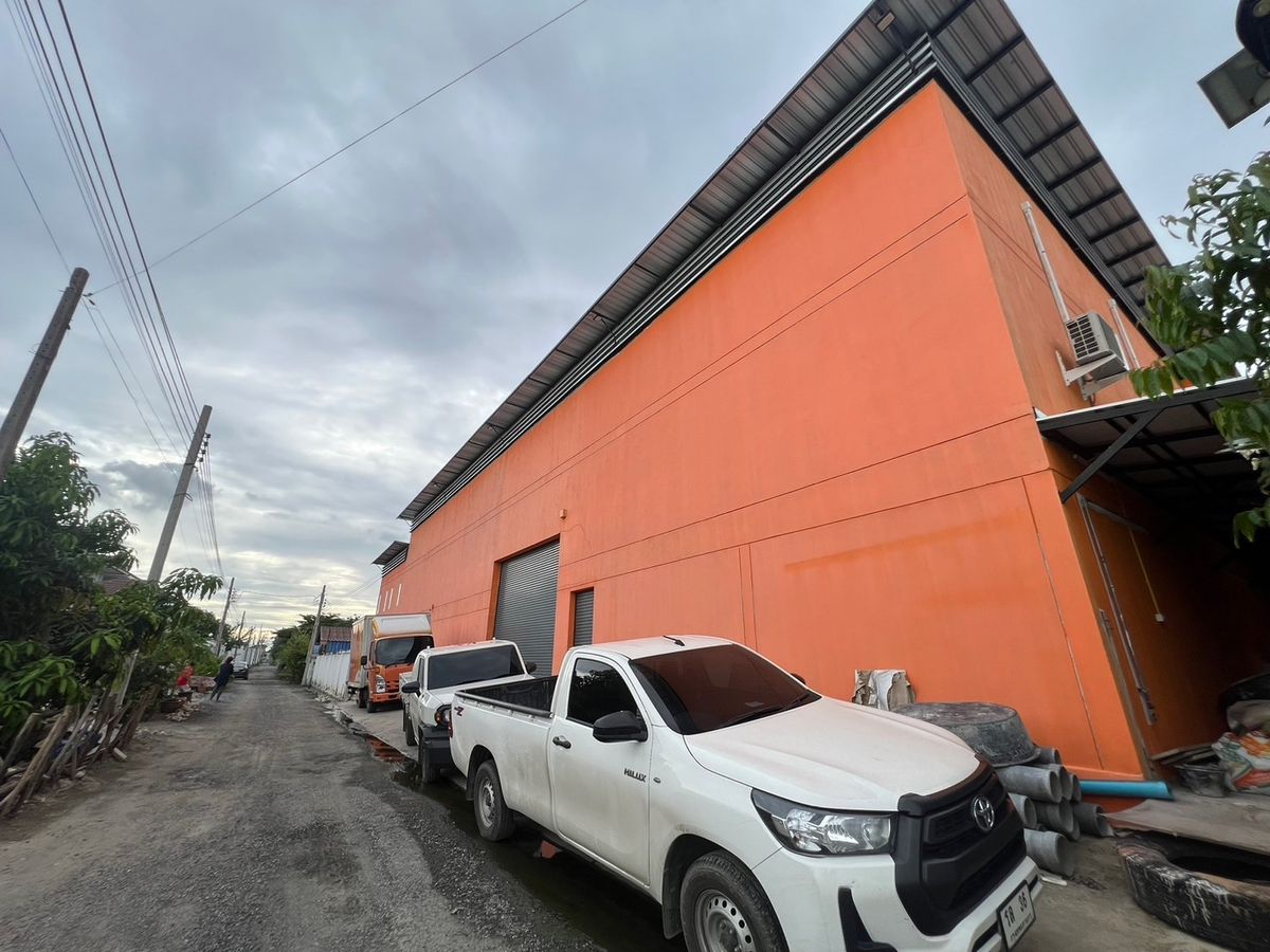 ให้เช่าโรงงานลาดกระบัง สุวรรณภูมิ : ขาย ออฟฟิศ - โกดัง  ที่ตั้ง : ถนนพัฒนาชนบท 𝟑 แยก 𝟏𝟔 แขวงคลองสองต้นนุ่น เขตลาดกระบัง กรุงเทพฯ