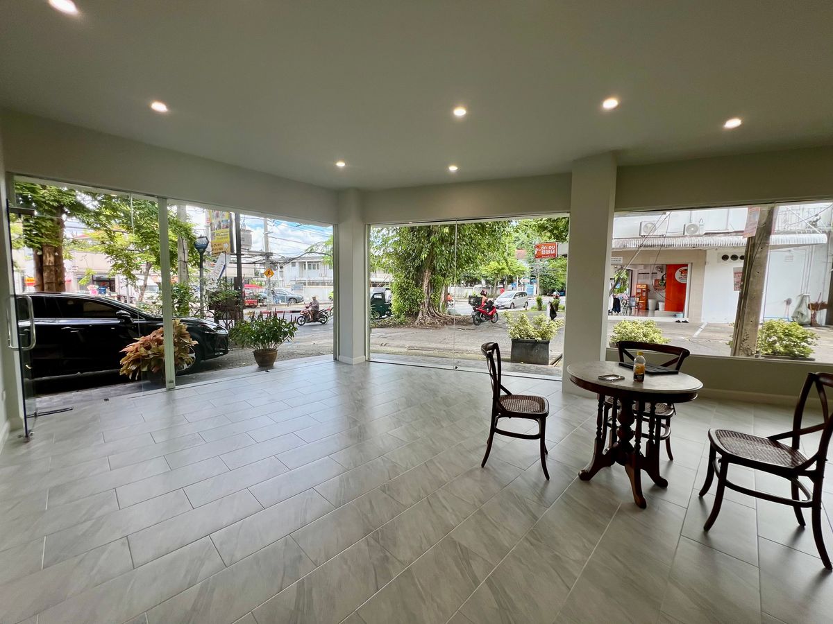 For SaleShop HouseKasetsart, Ratchayothin : For Sale: 5-Storey Commercial Building in Sena | Corner Unit, Fully Renovated, Ready for Business Prime location, move-in ready. Ideal for running your own business or for investment with rental returns over 6%++.