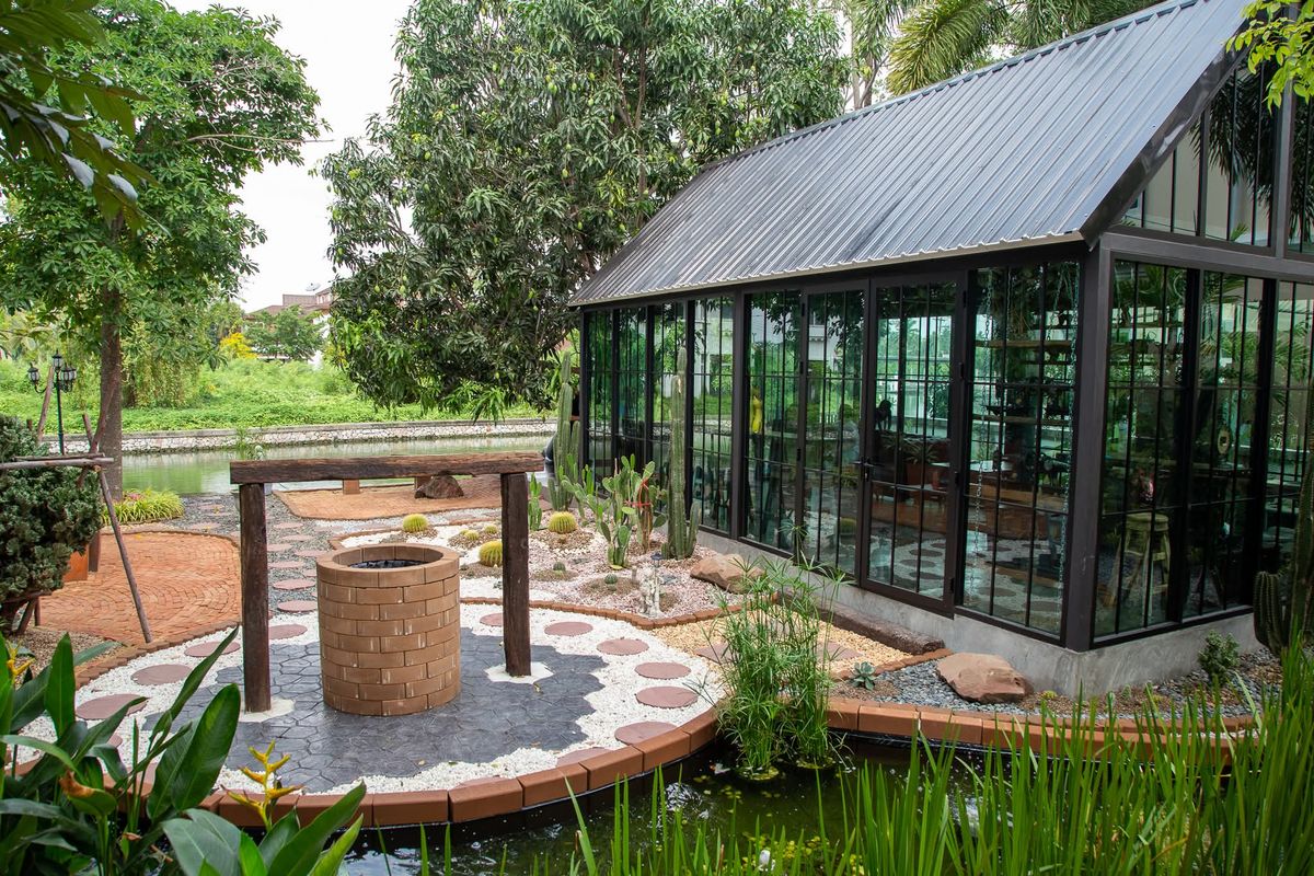 For RentHousePhutthamonthon, Salaya : Rent a waterfront house Krisada Marina, comes with Glasshouse, a private waterfront near Central Salaya.