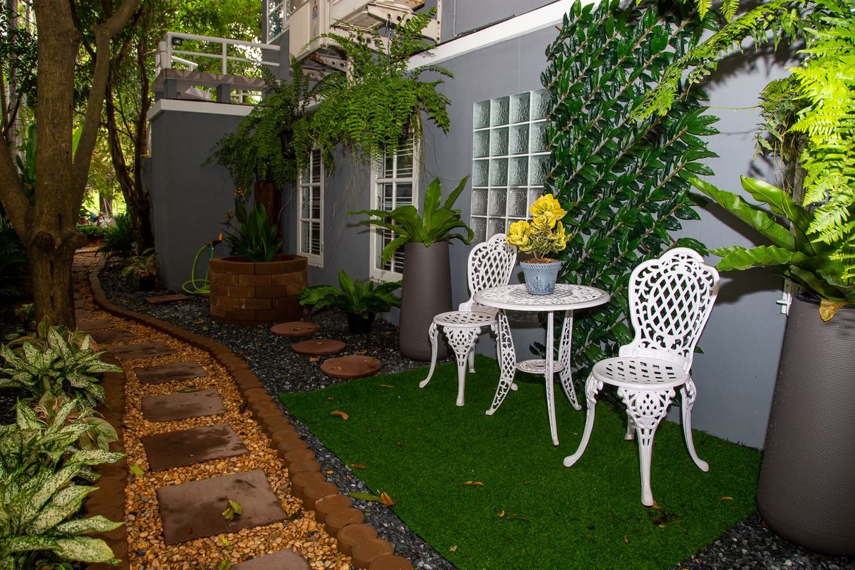 For RentHousePhutthamonthon, Salaya : Rent a waterfront house Krisada Marina, comes with Glasshouse, a private waterfront near Central Salaya.