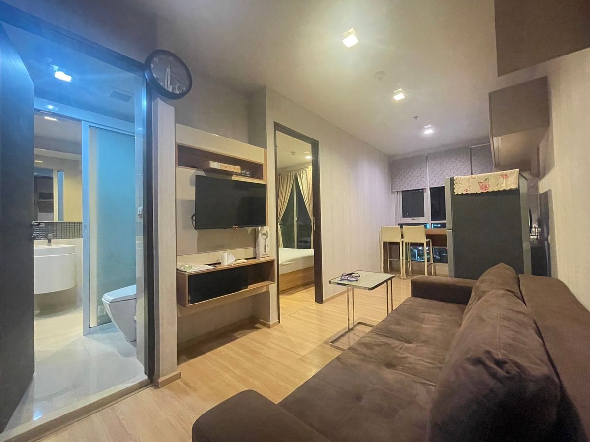 For RentCondoSathorn, Narathiwat : Rhythm Sathorn is available for rent 18,000/month near BTS Saphan Taksin.