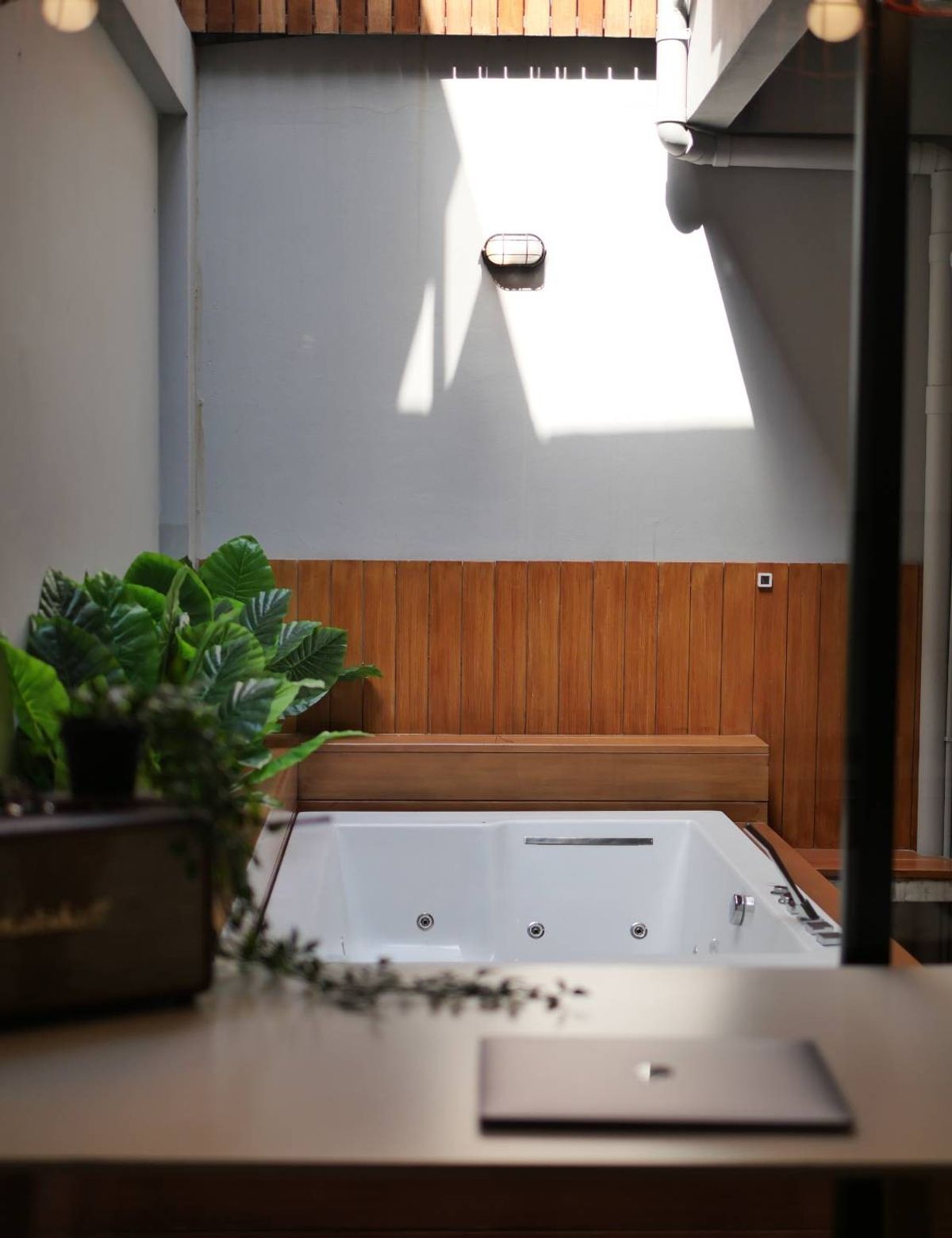 HouseSukhumvit, Asoke, Thonglor : 📢👇Sell with tenant 30 Sep 28
Newly Renovated Home in the Heart of Sukhumvit 49. Loft-style with a private Outdoor Jacuzzi. Perfect as a stylish residence or a smart investment opportunity